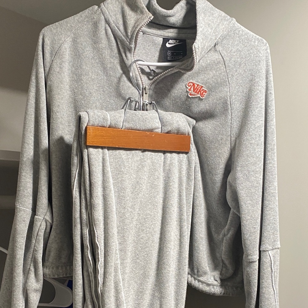 Y2K Vintage Nike Women Light Gray Zipper Jacket Jogger Set - Picture 2 of 10